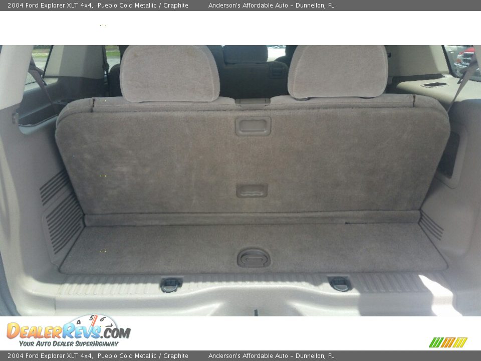 2004 Ford Explorer XLT 4x4 Pueblo Gold Metallic / Graphite Photo #18