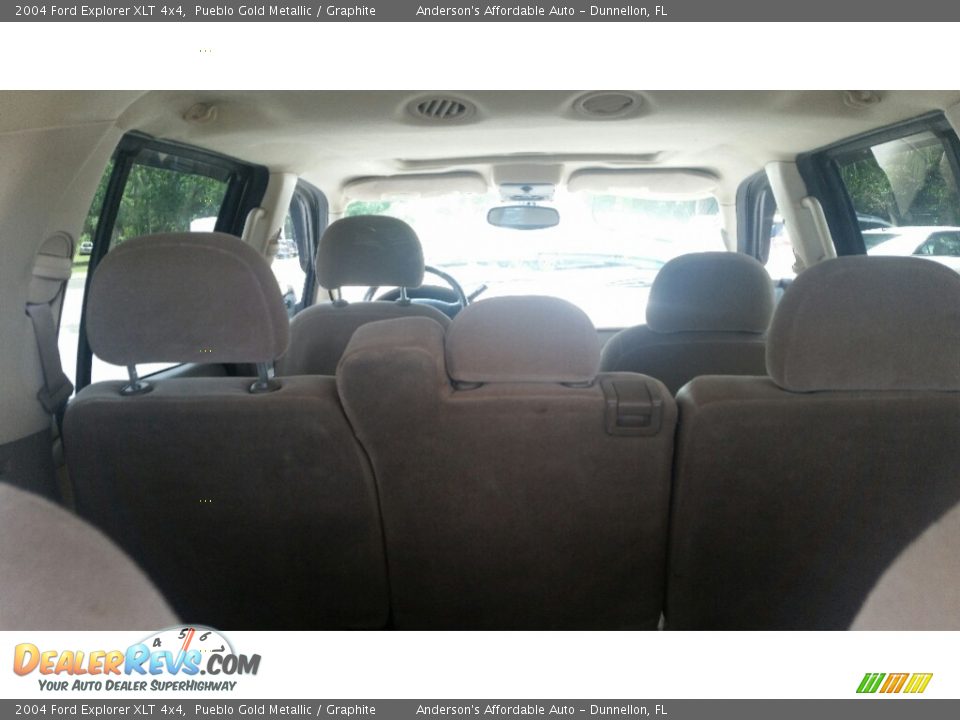 2004 Ford Explorer XLT 4x4 Pueblo Gold Metallic / Graphite Photo #19