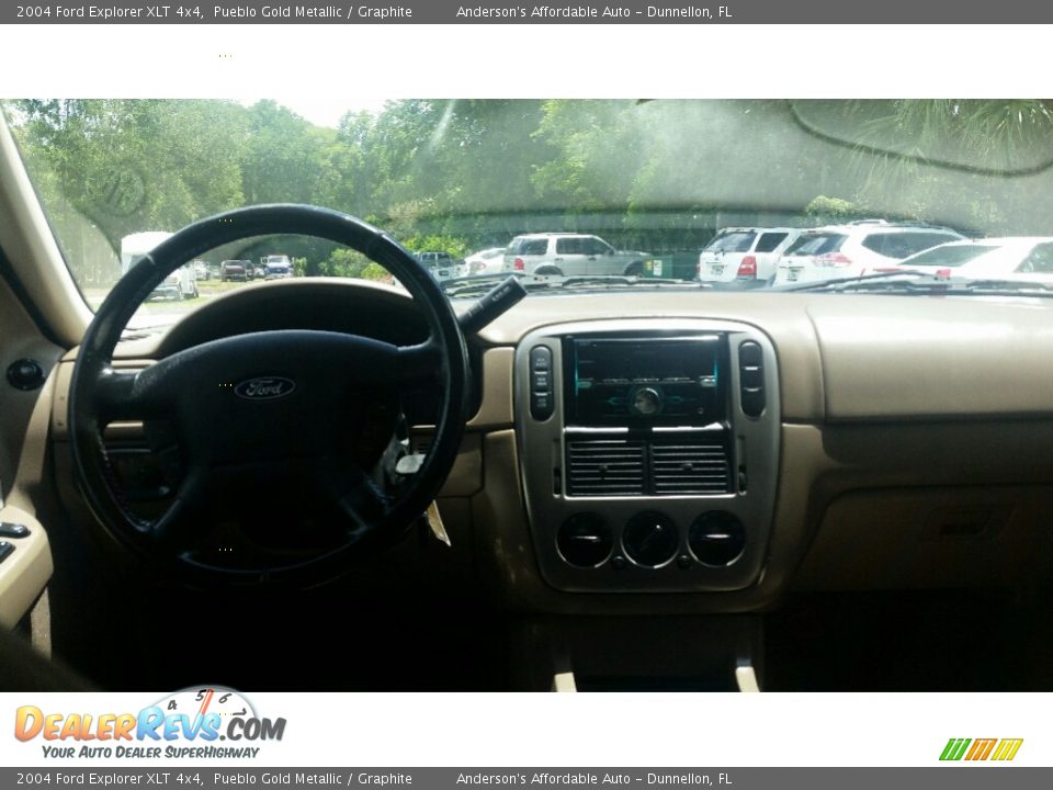 2004 Ford Explorer XLT 4x4 Pueblo Gold Metallic / Graphite Photo #20