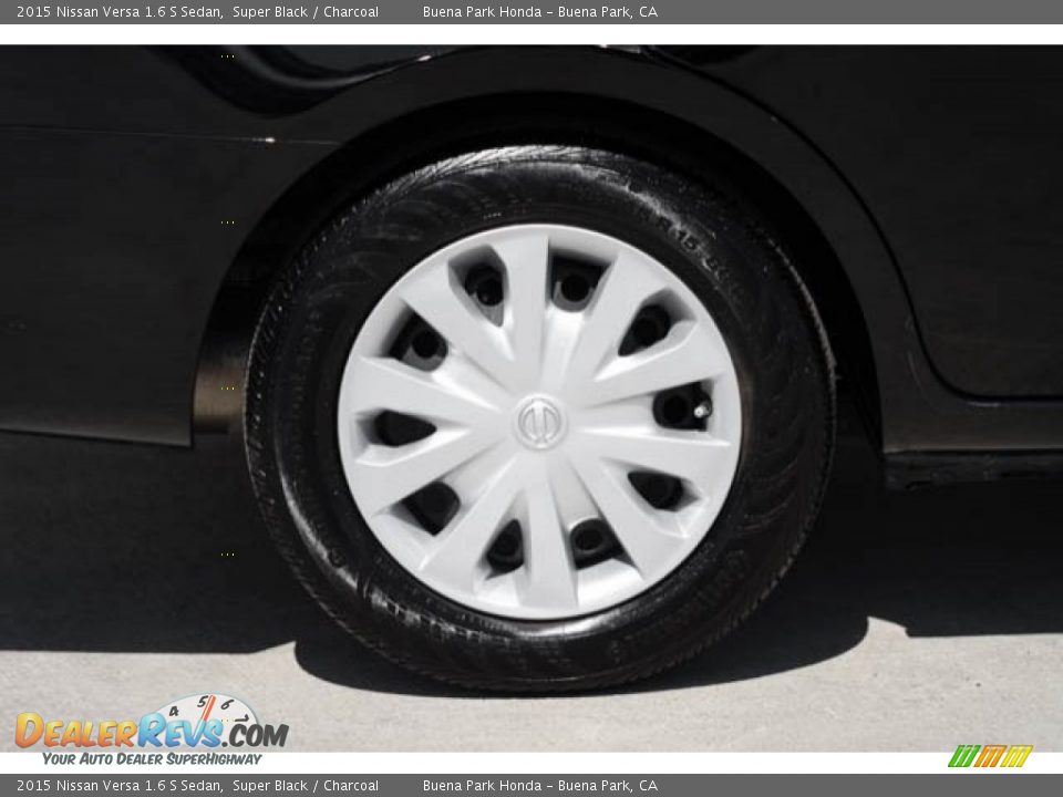 2015 Nissan Versa 1.6 S Sedan Super Black / Charcoal Photo #24