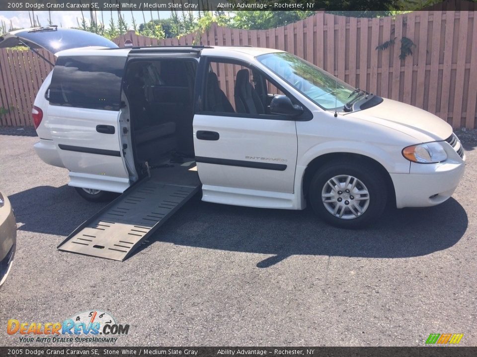 2005 Dodge Grand Caravan SE Stone White / Medium Slate Gray Photo #1