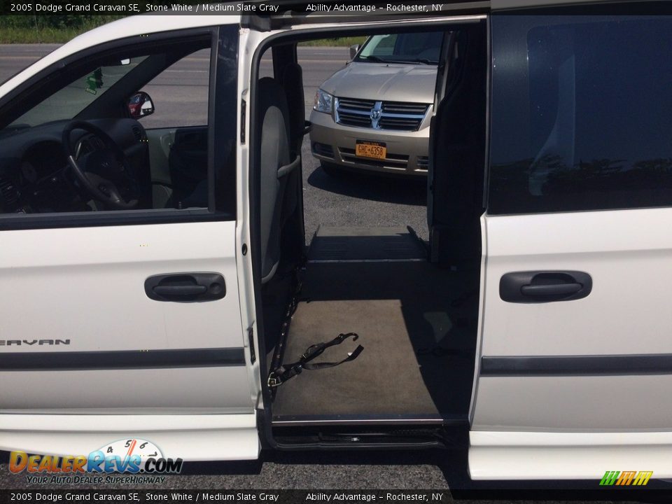 2005 Dodge Grand Caravan SE Stone White / Medium Slate Gray Photo #11