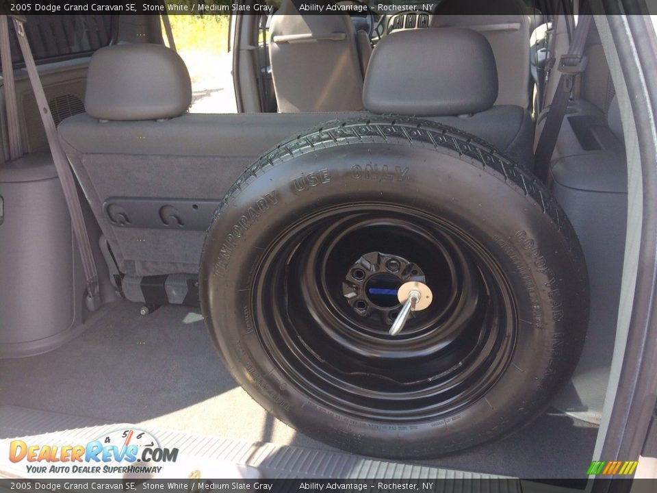 2005 Dodge Grand Caravan SE Stone White / Medium Slate Gray Photo #15