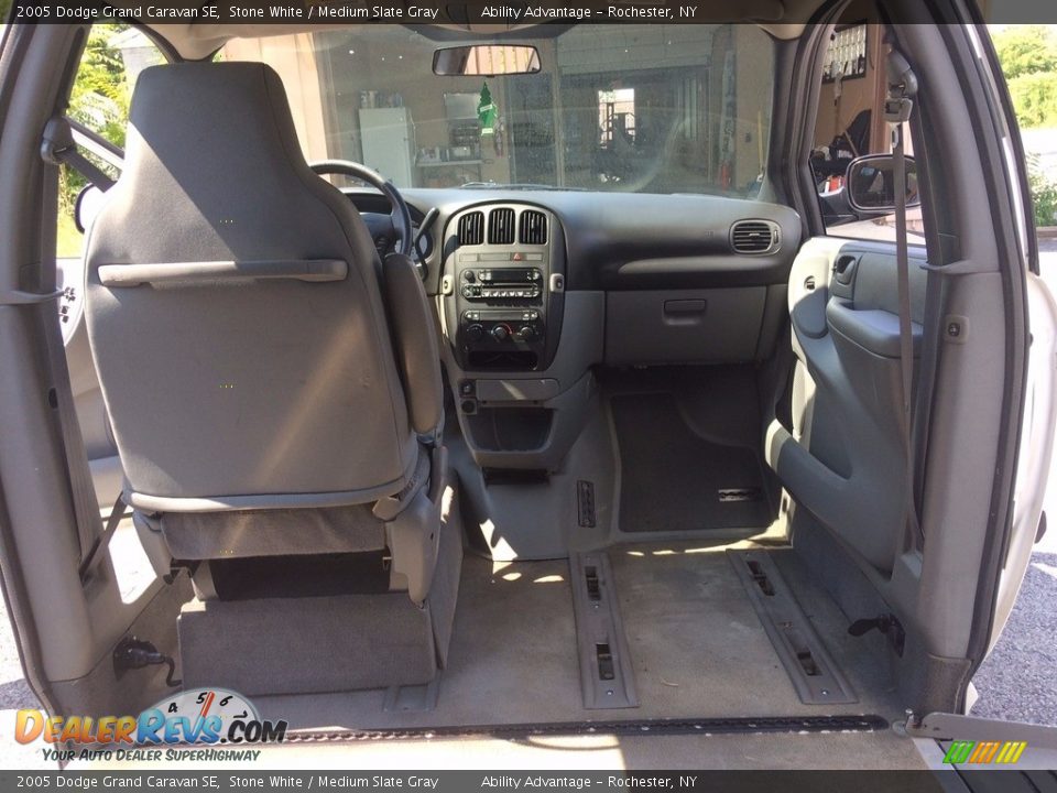 2005 Dodge Grand Caravan SE Stone White / Medium Slate Gray Photo #17