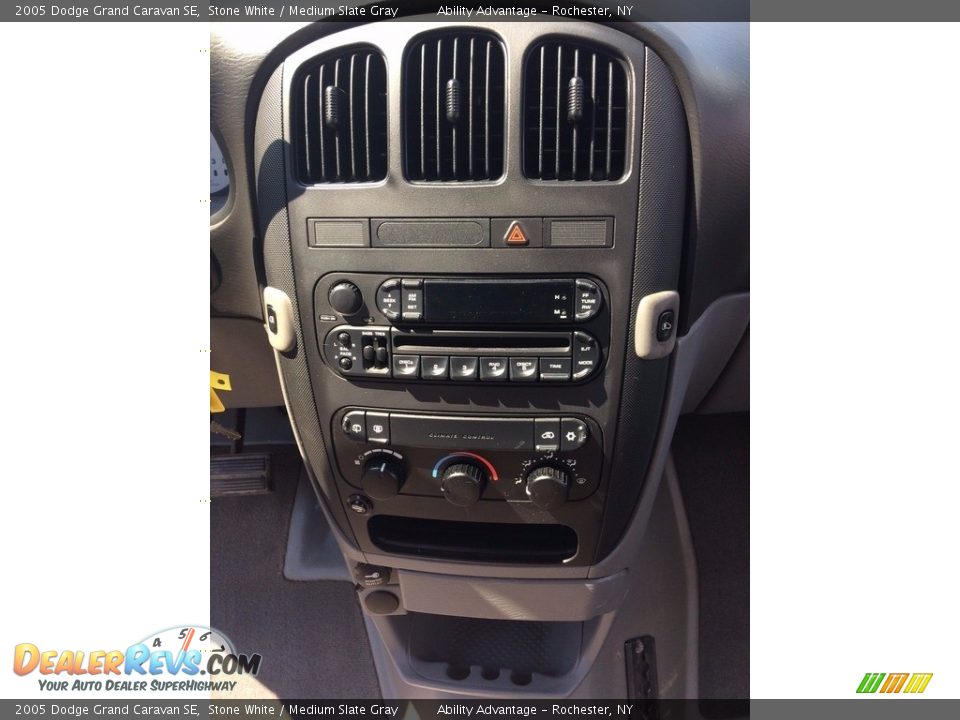 2005 Dodge Grand Caravan SE Stone White / Medium Slate Gray Photo #19