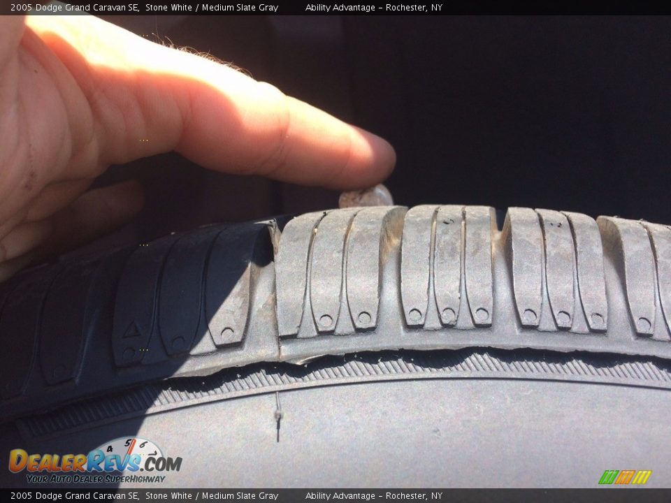 2005 Dodge Grand Caravan SE Stone White / Medium Slate Gray Photo #22