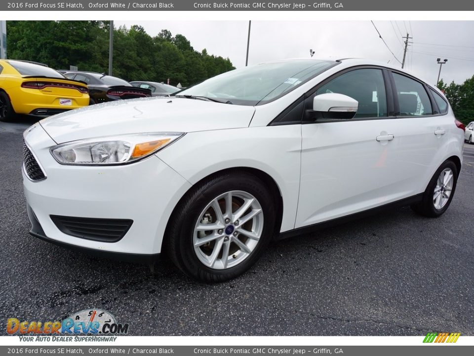 2016 Ford Focus SE Hatch Oxford White / Charcoal Black Photo #3
