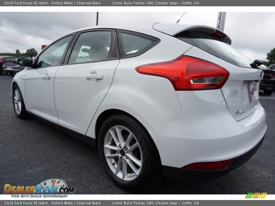 2016 Ford Focus SE Hatch Oxford White / Charcoal Black Photo #5