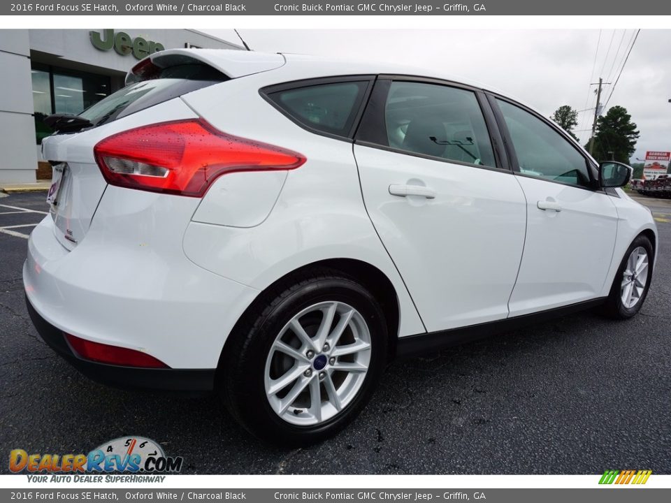 2016 Ford Focus SE Hatch Oxford White / Charcoal Black Photo #7