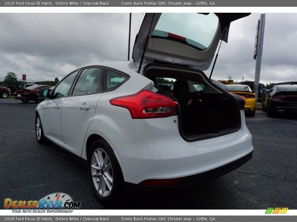 2016 Ford Focus SE Hatch Oxford White / Charcoal Black Photo #16