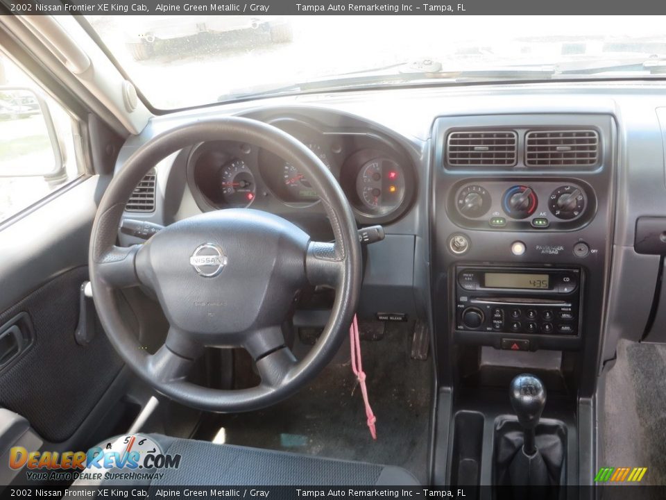 2002 Nissan Frontier XE King Cab Alpine Green Metallic / Gray Photo #17