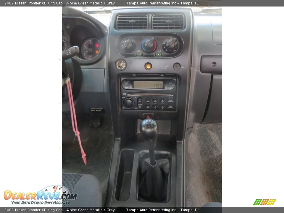 2002 Nissan Frontier XE King Cab Alpine Green Metallic / Gray Photo #19