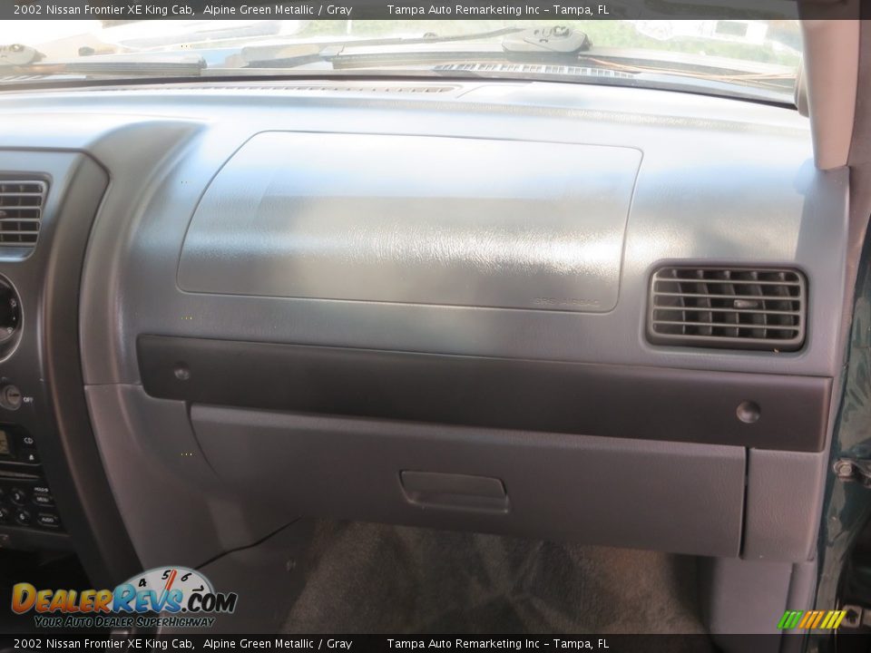 2002 Nissan Frontier XE King Cab Alpine Green Metallic / Gray Photo #20