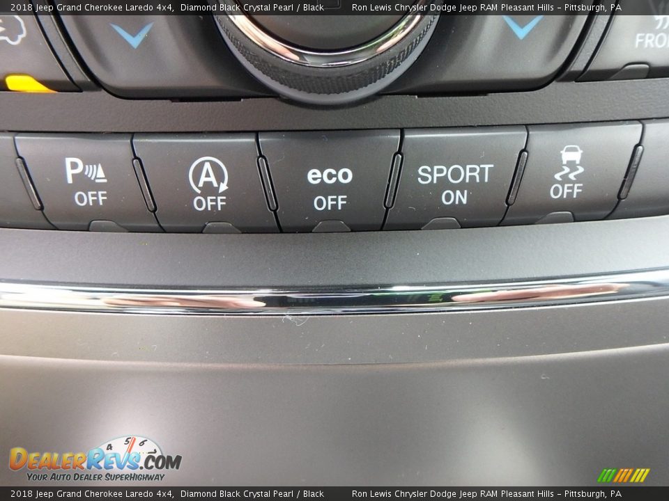 2018 Jeep Grand Cherokee Laredo 4x4 Diamond Black Crystal Pearl / Black Photo #16