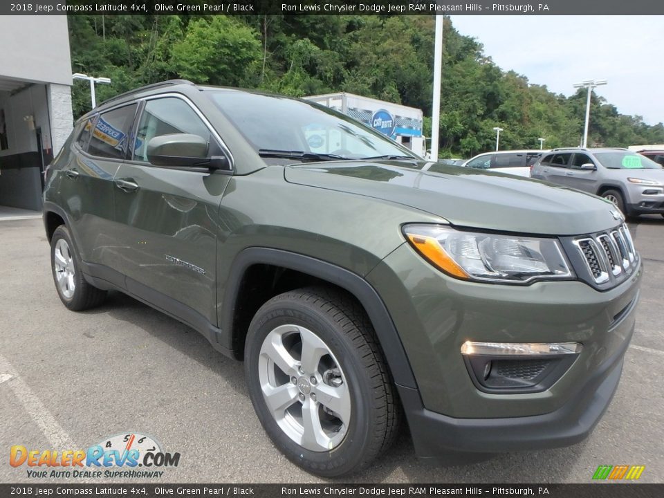 Front 3/4 View of 2018 Jeep Compass Latitude 4x4 Photo #1