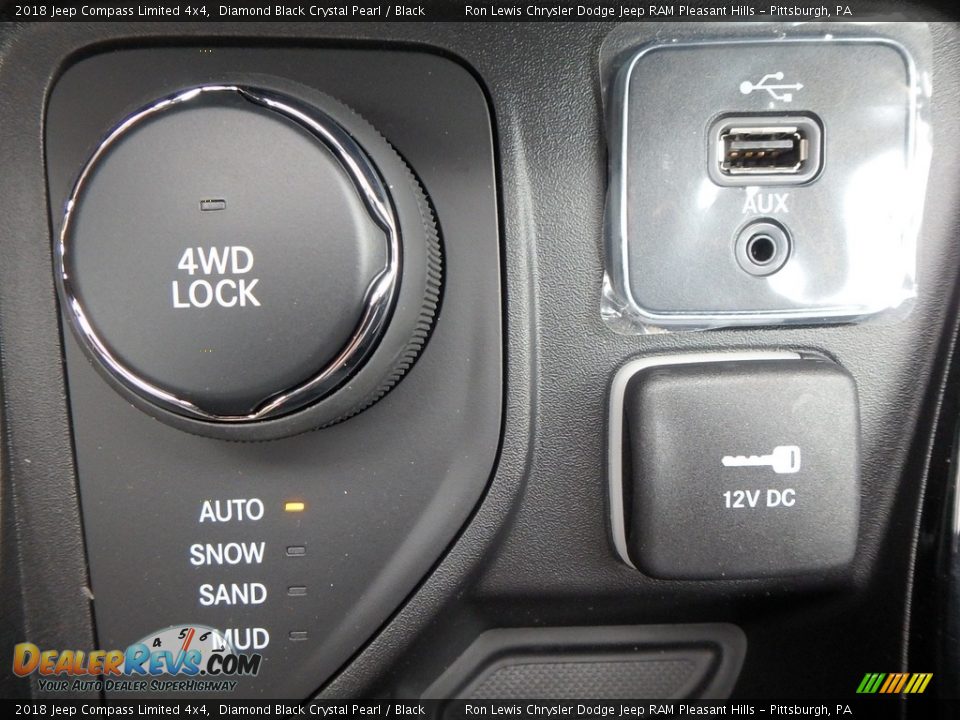 Controls of 2018 Jeep Compass Limited 4x4 Photo #18