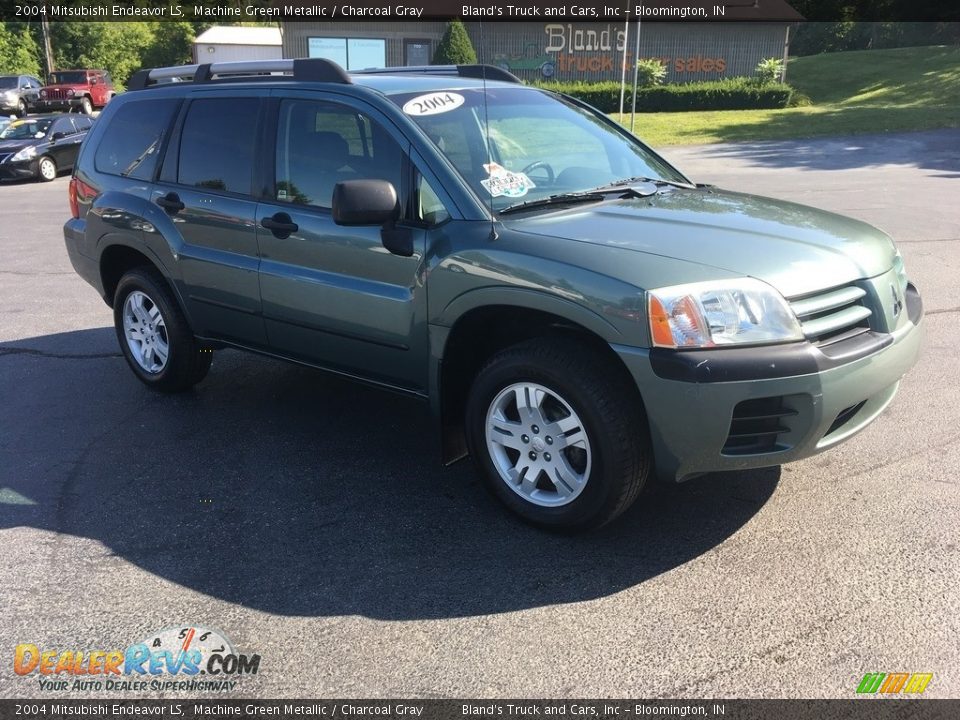 2004 Mitsubishi Endeavor LS Machine Green Metallic / Charcoal Gray Photo #2