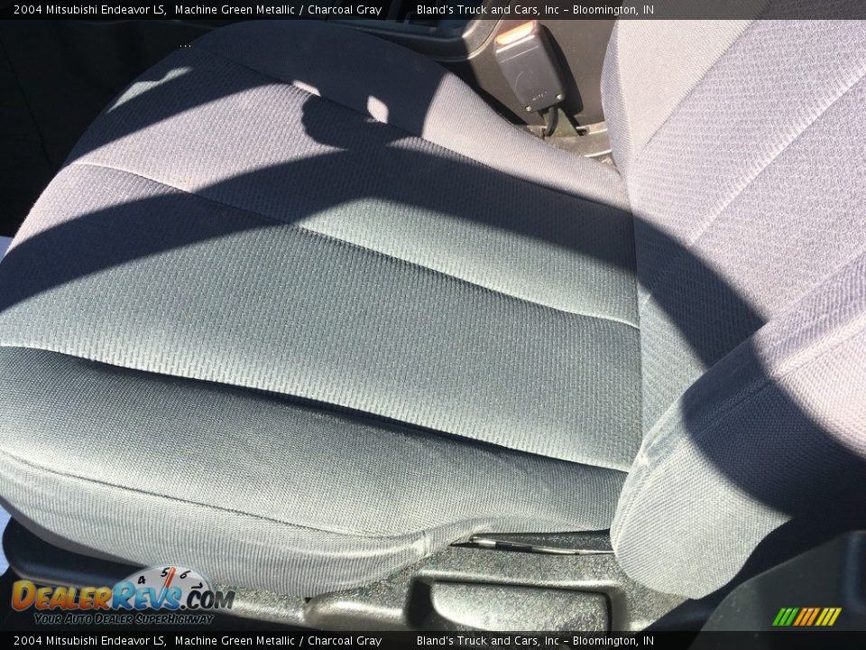 2004 Mitsubishi Endeavor LS Machine Green Metallic / Charcoal Gray Photo #4