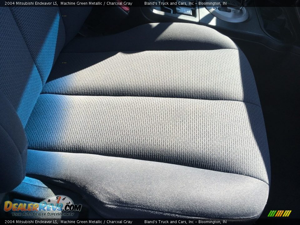 2004 Mitsubishi Endeavor LS Machine Green Metallic / Charcoal Gray Photo #5
