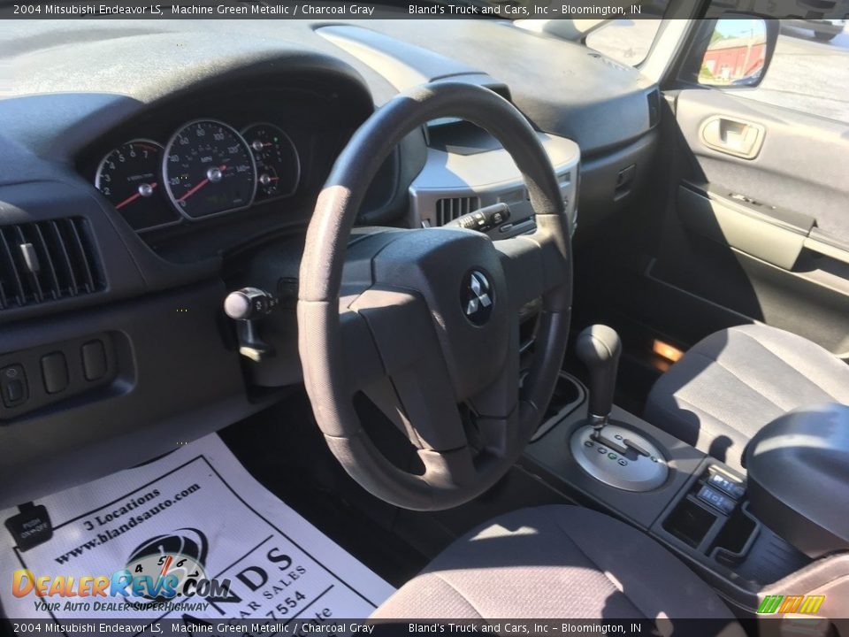 2004 Mitsubishi Endeavor LS Machine Green Metallic / Charcoal Gray Photo #7