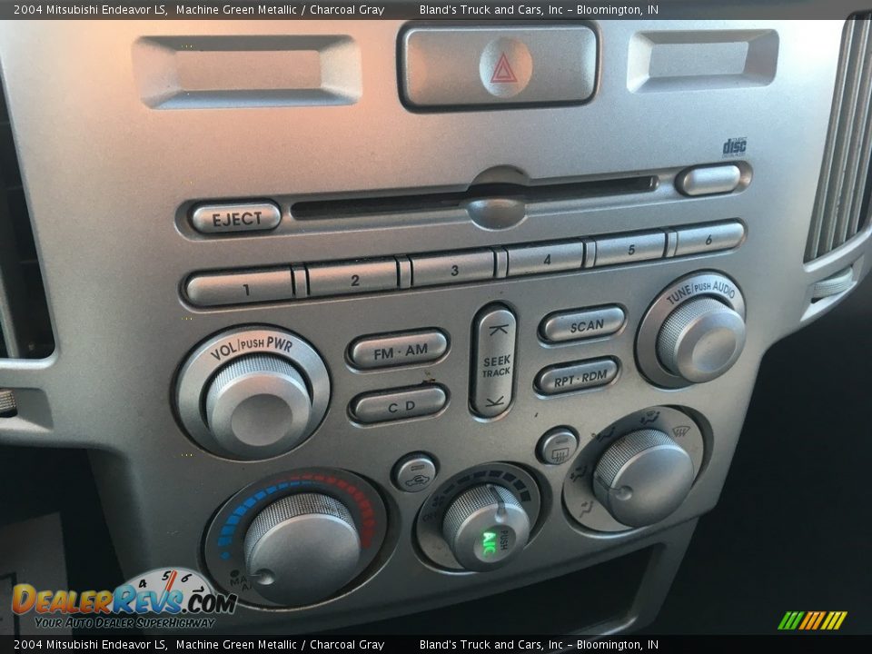 2004 Mitsubishi Endeavor LS Machine Green Metallic / Charcoal Gray Photo #9