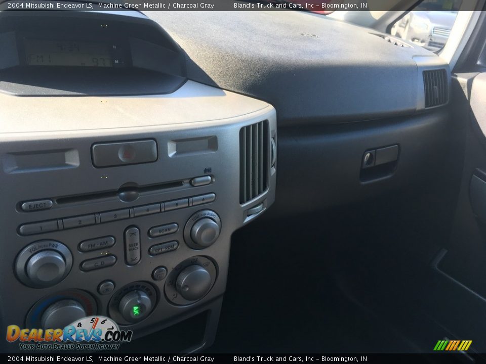 2004 Mitsubishi Endeavor LS Machine Green Metallic / Charcoal Gray Photo #11