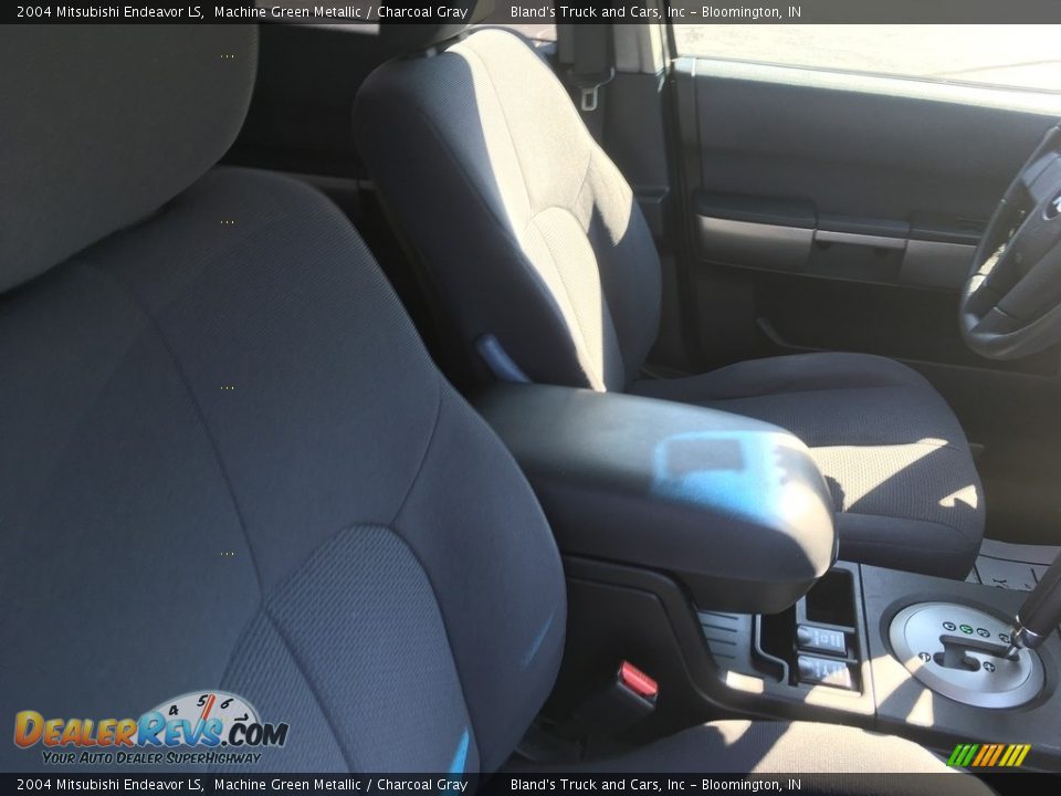 2004 Mitsubishi Endeavor LS Machine Green Metallic / Charcoal Gray Photo #12