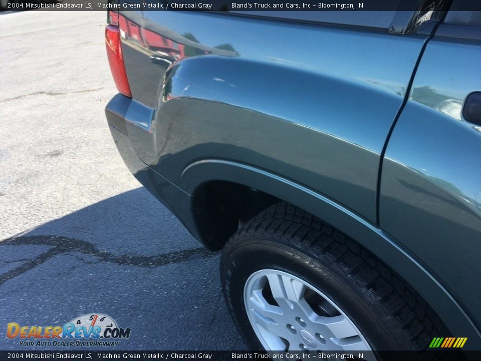 2004 Mitsubishi Endeavor LS Machine Green Metallic / Charcoal Gray Photo #14