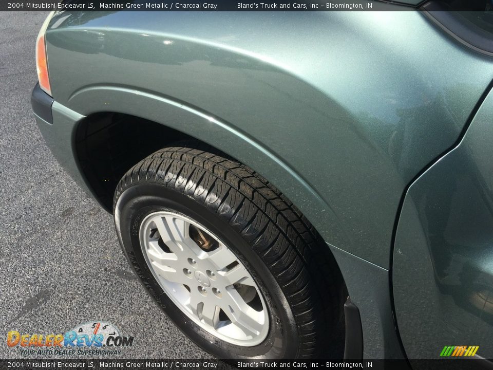 2004 Mitsubishi Endeavor LS Machine Green Metallic / Charcoal Gray Photo #18