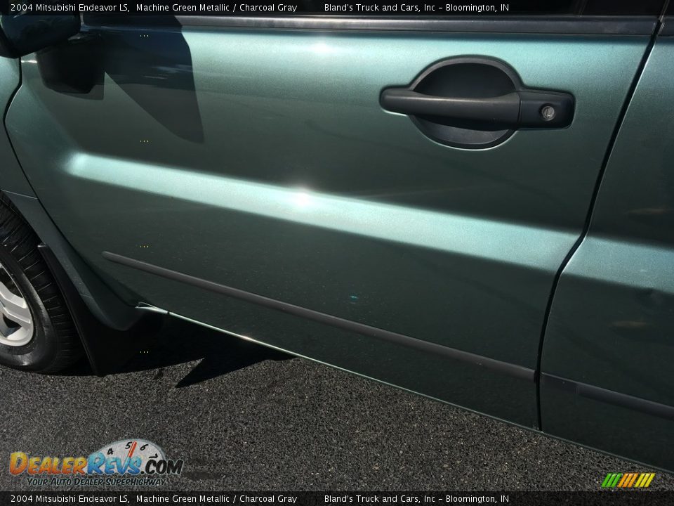 2004 Mitsubishi Endeavor LS Machine Green Metallic / Charcoal Gray Photo #19