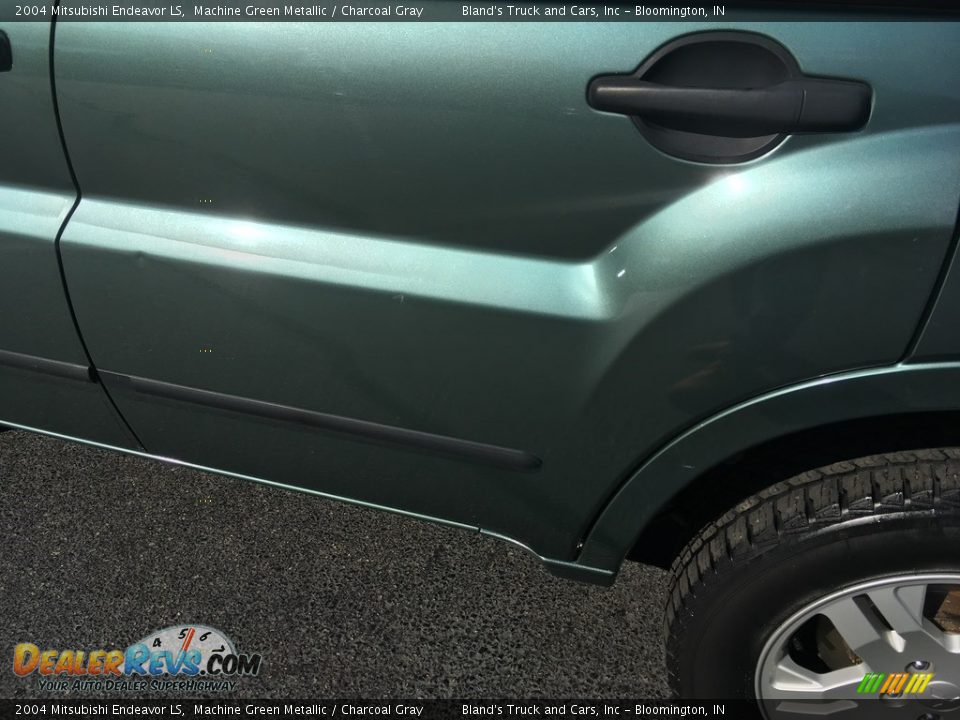 2004 Mitsubishi Endeavor LS Machine Green Metallic / Charcoal Gray Photo #20