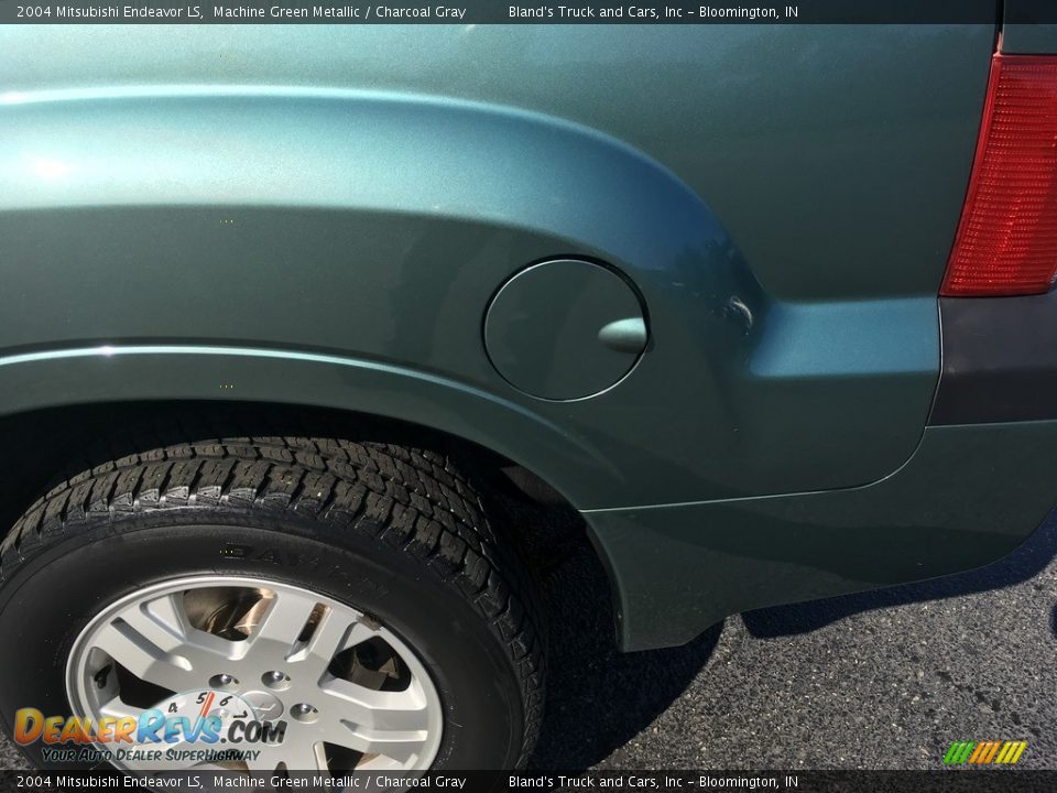 2004 Mitsubishi Endeavor LS Machine Green Metallic / Charcoal Gray Photo #21