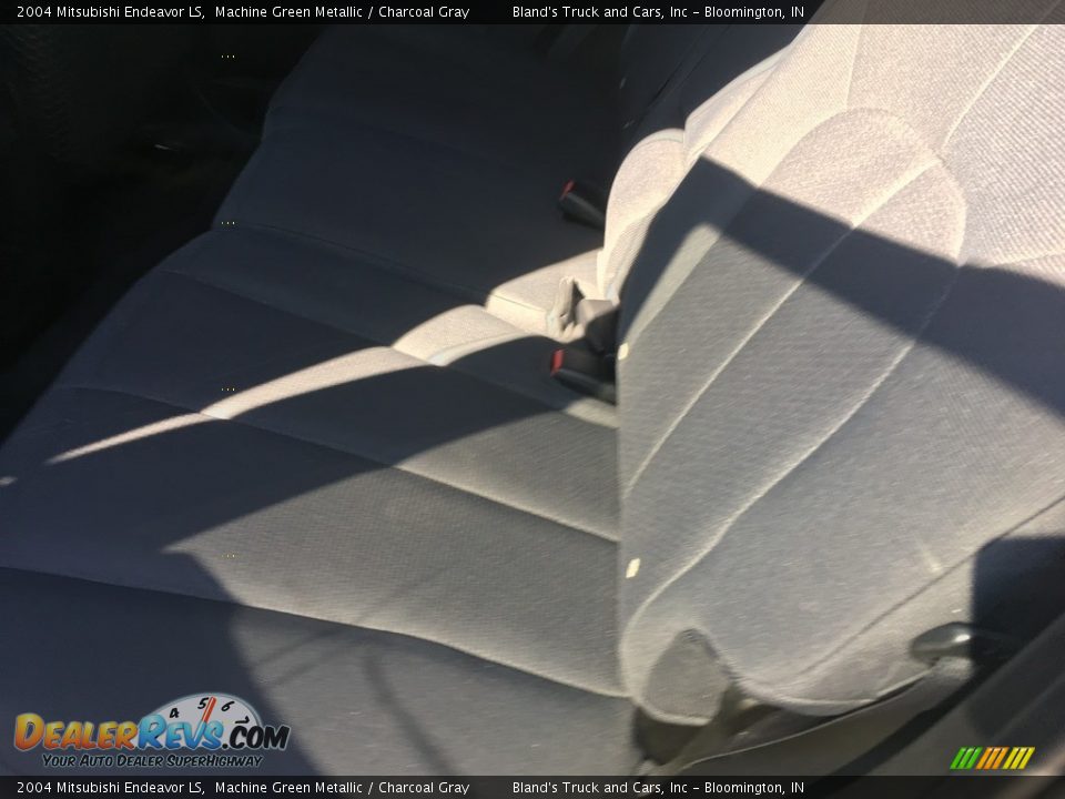 2004 Mitsubishi Endeavor LS Machine Green Metallic / Charcoal Gray Photo #24