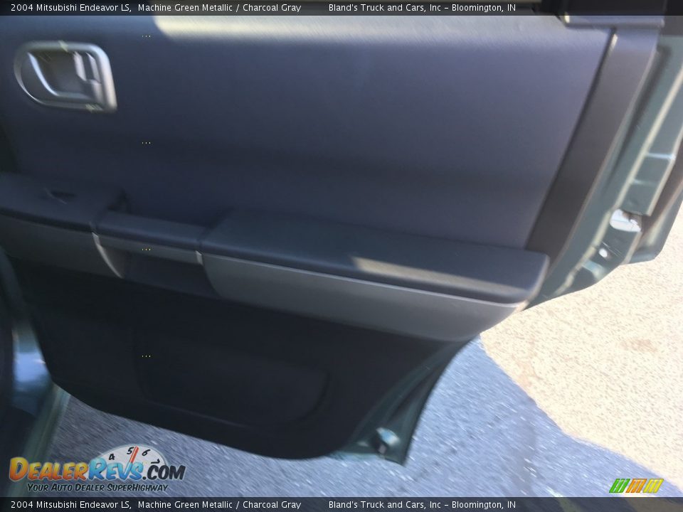 2004 Mitsubishi Endeavor LS Machine Green Metallic / Charcoal Gray Photo #30