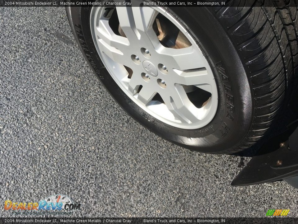 2004 Mitsubishi Endeavor LS Machine Green Metallic / Charcoal Gray Photo #35
