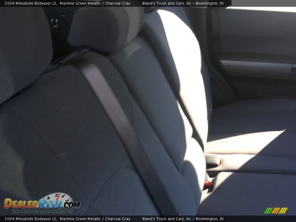 2004 Mitsubishi Endeavor LS Machine Green Metallic / Charcoal Gray Photo #36