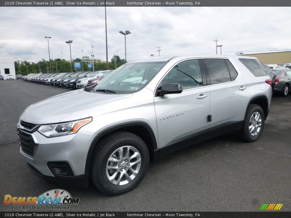 Front 3/4 View of 2018 Chevrolet Traverse LS AWD Photo #1