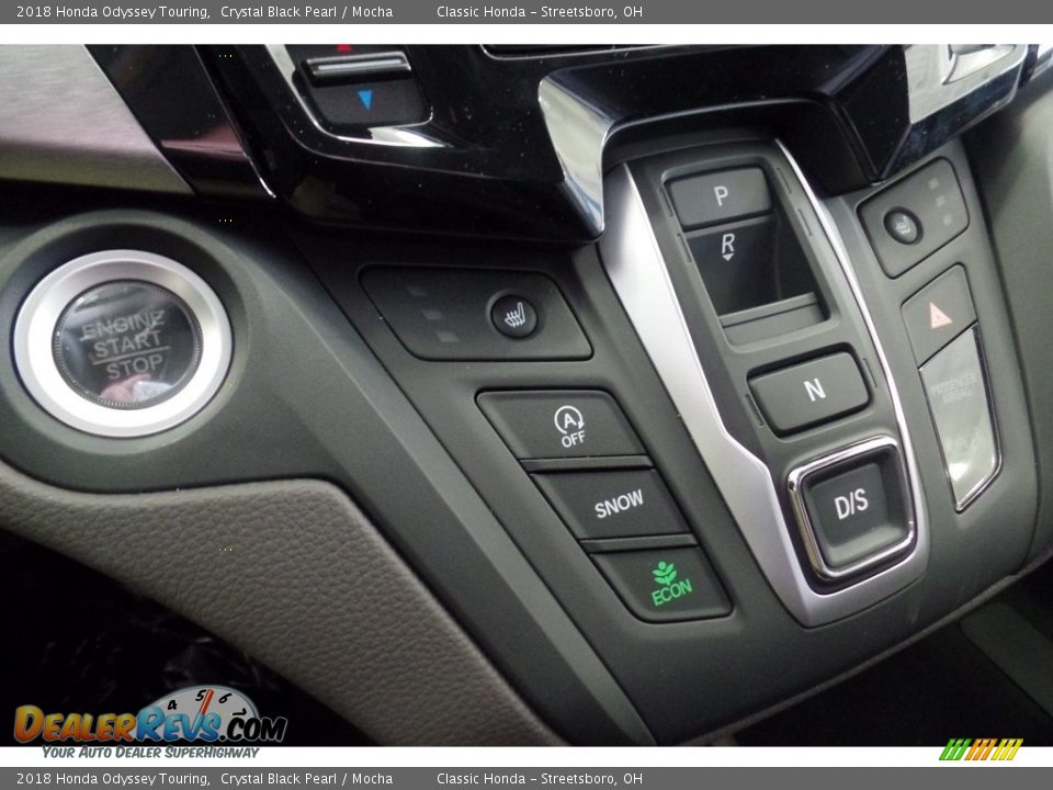 2018 Honda Odyssey Touring Crystal Black Pearl / Mocha Photo #13