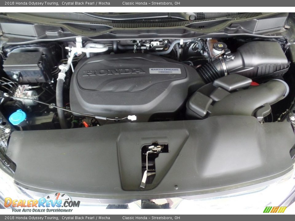 2018 Honda Odyssey Touring Crystal Black Pearl / Mocha Photo #17