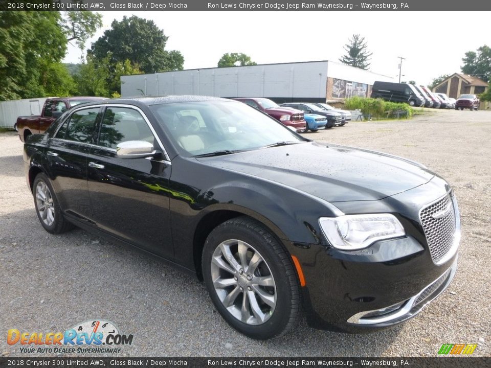 Front 3/4 View of 2018 Chrysler 300 Limited AWD Photo #7