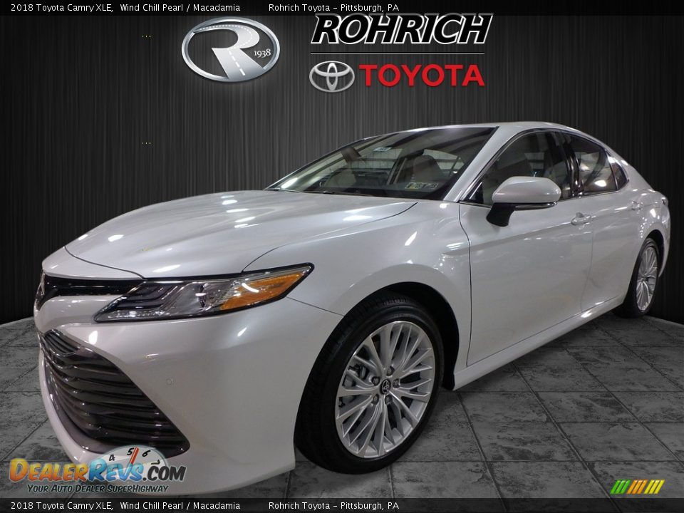 2018 Toyota Camry XLE Wind Chill Pearl / Macadamia Photo #4