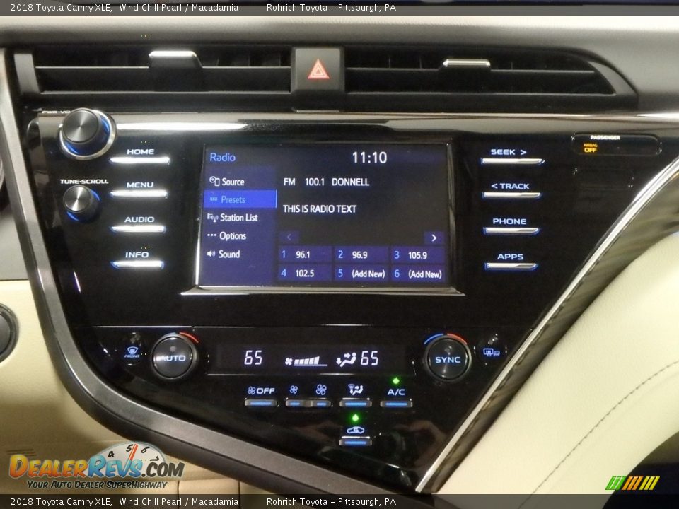 2018 Toyota Camry XLE Wind Chill Pearl / Macadamia Photo #12