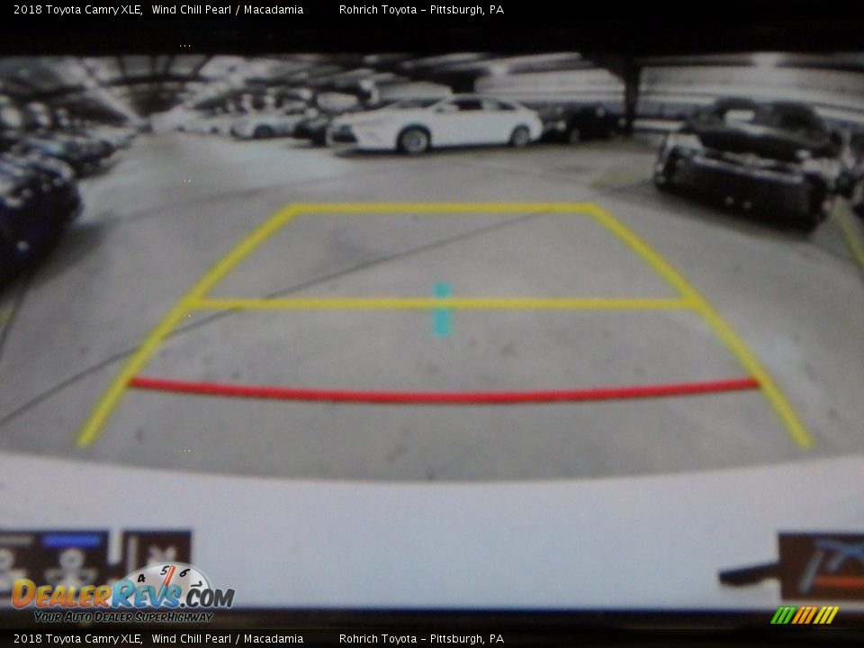 2018 Toyota Camry XLE Wind Chill Pearl / Macadamia Photo #13