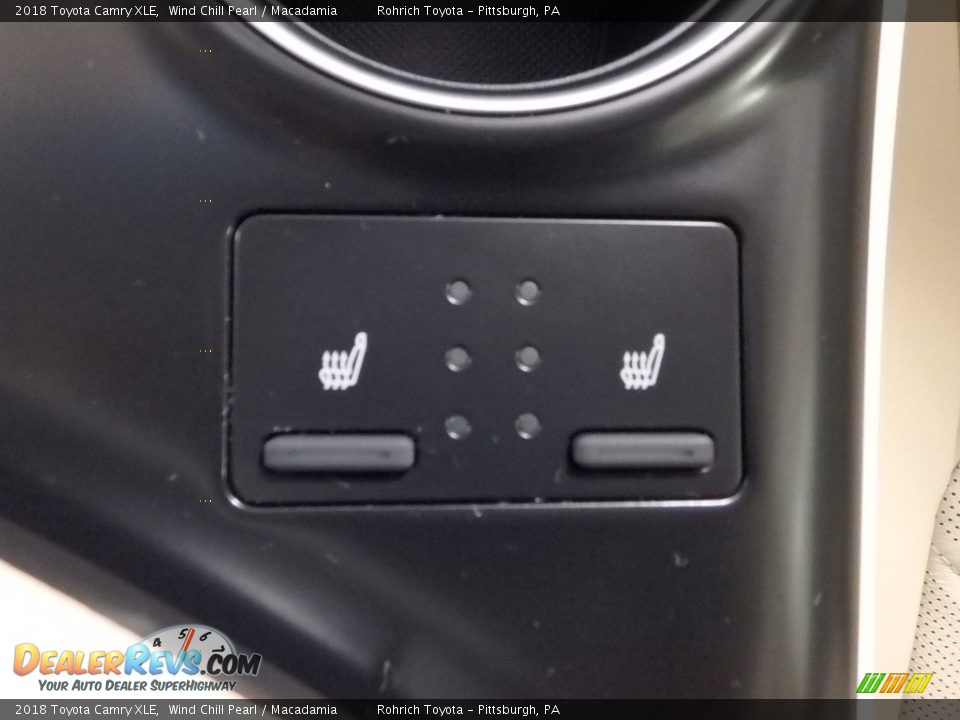 2018 Toyota Camry XLE Wind Chill Pearl / Macadamia Photo #14