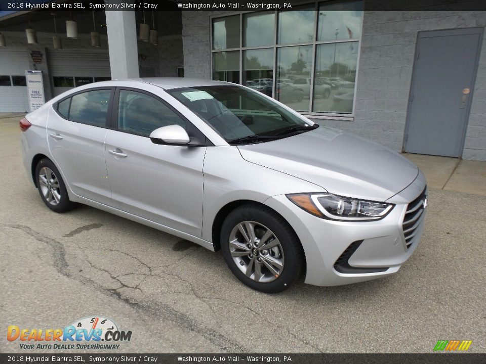 Front 3/4 View of 2018 Hyundai Elantra SEL Photo #1