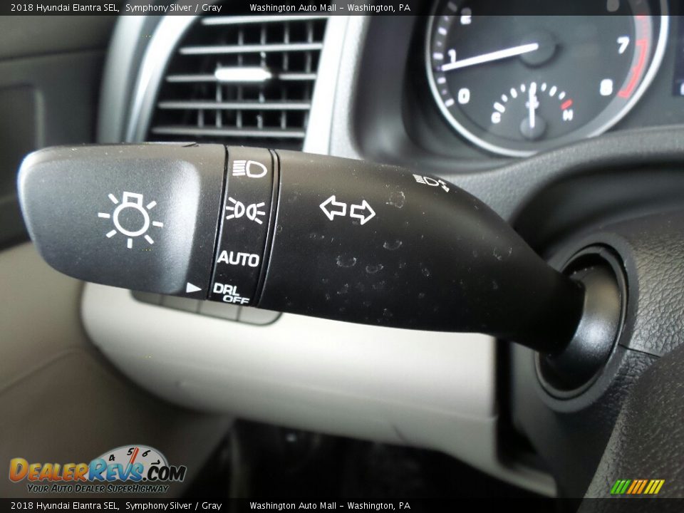 Controls of 2018 Hyundai Elantra SEL Photo #22