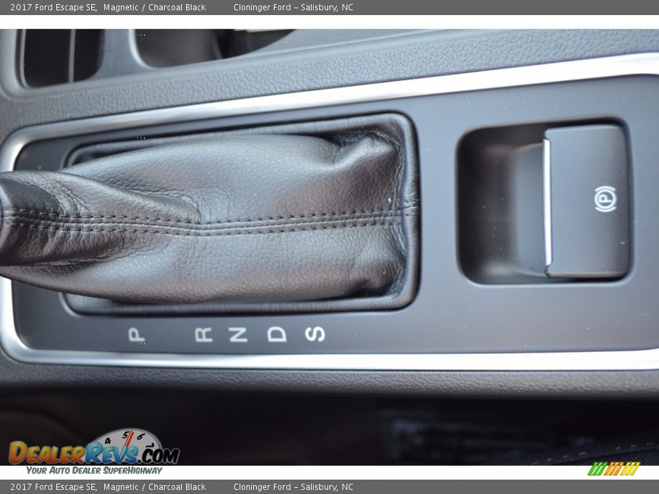 2017 Ford Escape SE Magnetic / Charcoal Black Photo #16