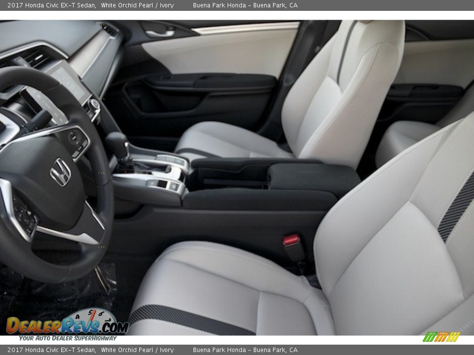 2017 Honda Civic EX-T Sedan White Orchid Pearl / Ivory Photo #9