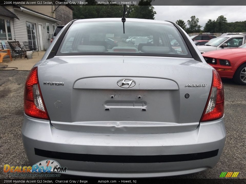 2006 Hyundai Accent GLS Sedan Charcoal Gray / Beige Photo #7