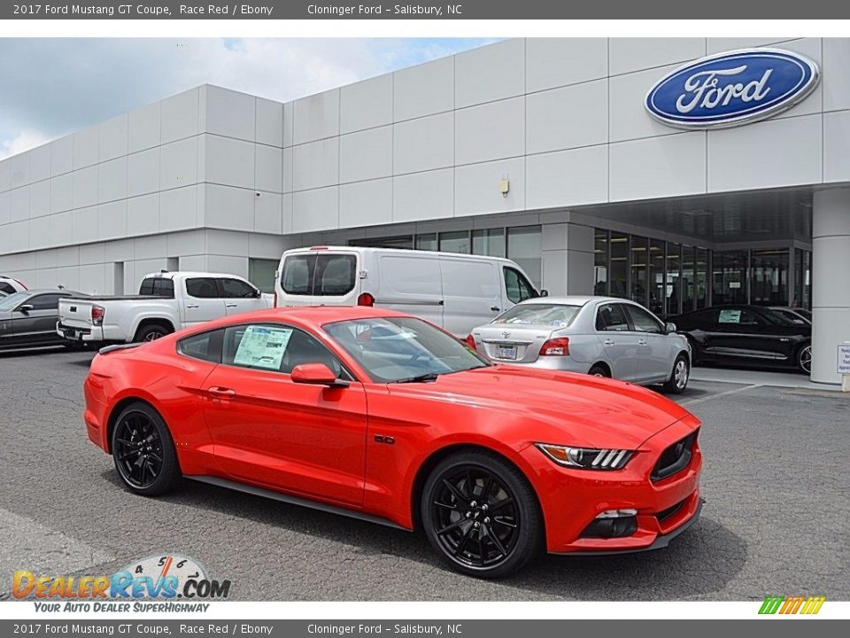 Front 3/4 View of 2017 Ford Mustang GT Coupe Photo #1